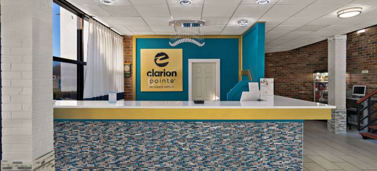 凯隆布卢明顿 - 诺尔玛罗德威酒店，近 I-55 及大学(Clarion Pointe Bloomington-Normal Near I-55 and University)图片