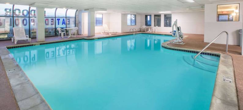 加兰北达拉斯地区速8酒店(Super 8 by Wyndham Garland North Dallas Area)图片