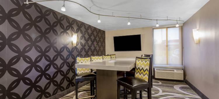 宾厄姆顿约翰逊城拉昆塔温德姆酒店(La Quinta Inn by Wyndham Binghamton - Johnson City)图片