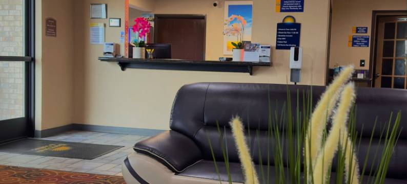 考考纳温德姆戴斯套房酒店(Days Inn & Suites by Wyndham Kaukauna WI)图片