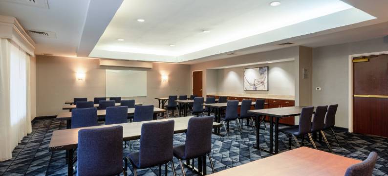 哥伦布机场万怡酒店(Courtyard Columbus Airport)图片