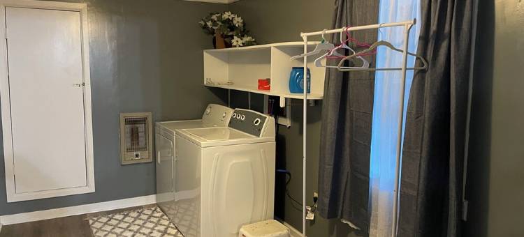 2 bdrm, sleeps 7 apartment. Pet friendly. Pool onsite. Outdoor grill. Hazard, KY图片