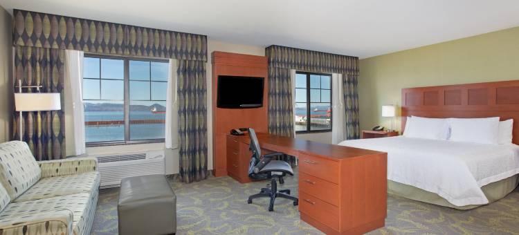 阿斯托里亚希尔顿欢朋套房酒店(Hampton Inn & Suites Astoria)图片