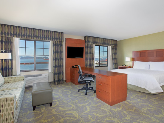 阿斯托里亚希尔顿欢朋套房酒店