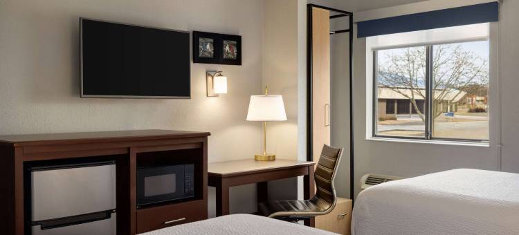 威斯康星麦迪逊美吟温德姆酒店(AmericInn by Wyndham Madison WI)图片