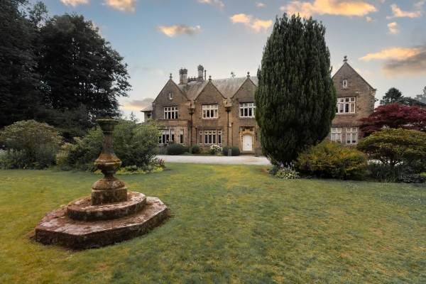 Richmond Place - Apartment in Private Mansion with Private Spa - RidgestoneHotel Overview