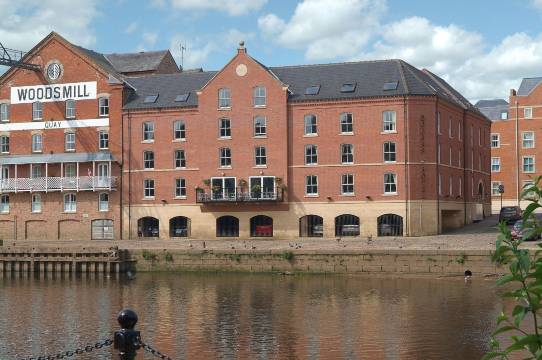 约克女王酒店及维多利亚修道院公寓(The Queens Hotel & Victoria Cloisters Apartments)
