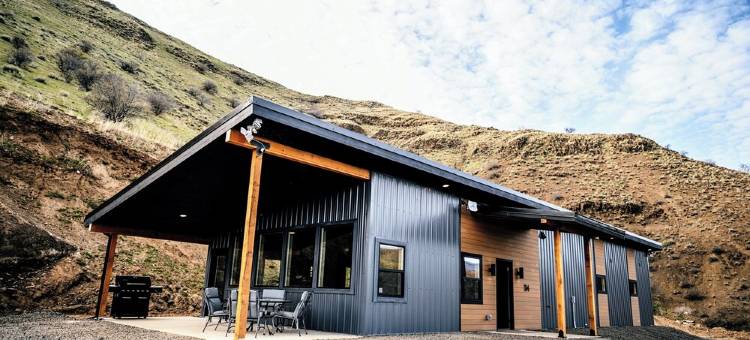 现代奢华山间萨蒙河景观度假屋(Experience the mountains in modern luxury with views of the Salmon River)图片
