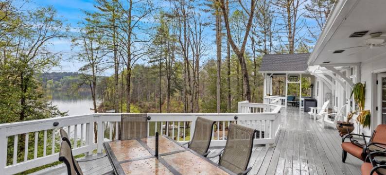 Charming Waterfront Home with Private Dock - Spacious Mountain Retreat图片