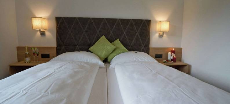 马尔霍芬四个滑雪升降机附近的度假公寓(Apartment in Mayrhofen Near Ski Lifts)图片