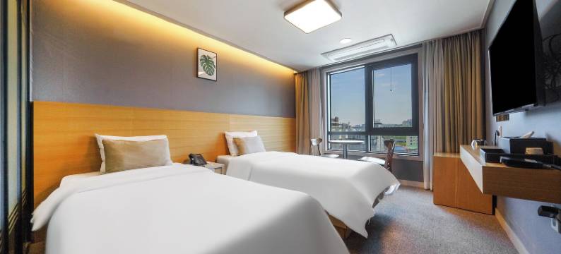 Full Moon酒店(Full Moon Hotel)图片