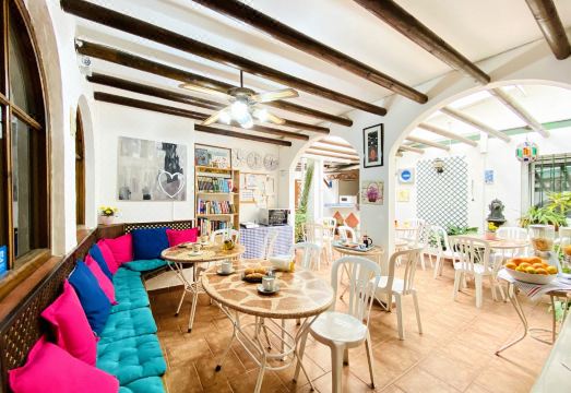 Hostal AzaharaHotel Overview