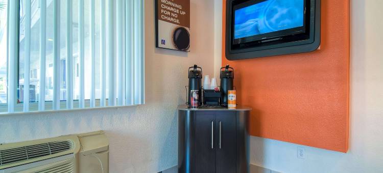 威斯敏斯特南6号汽车旅馆 - 长滩区(Motel 6 Westminster, CA - South - Long Beach Area)图片