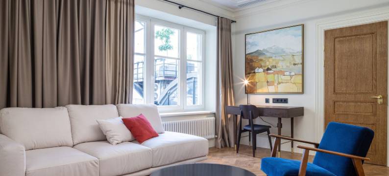 广场上(On the Square)图片