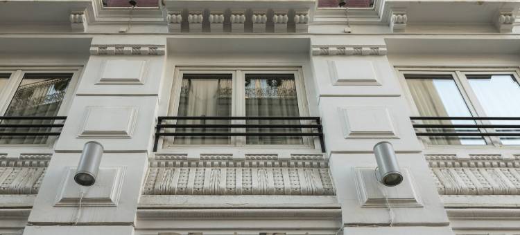 佩蒂特宫雷纳广场酒店(Petit Palace Plaza de la Reina)图片