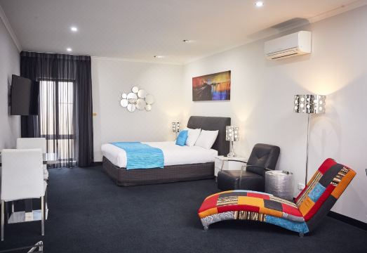 Junction MotelHotel Overview