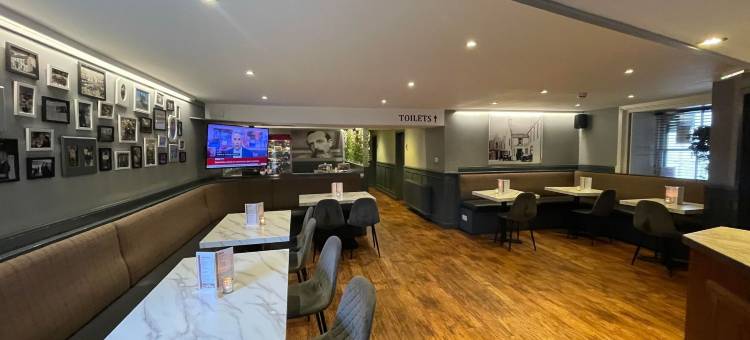 艾尔利阿姆斯酒店(Airlie Arms Hotel)图片