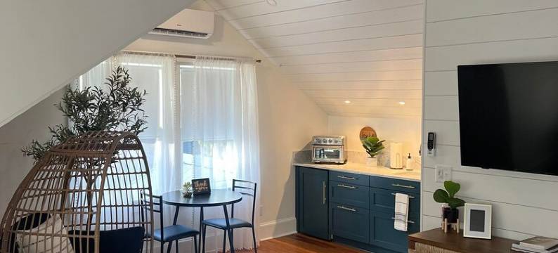 Luxe Lemon Loft in Historic Downtown St Aug图片