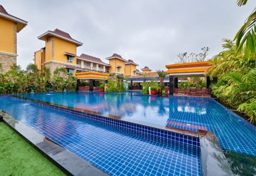 Mayfair Lake ResortHotel Overview