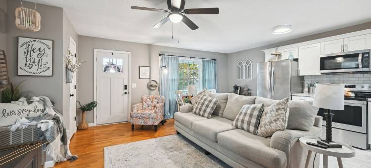 Vine Grove住宅，配有露台，距离桑德斯泉4英里！(Vine Grove Home w/ Deck, 4 Mi to Saunders Springs!)图片