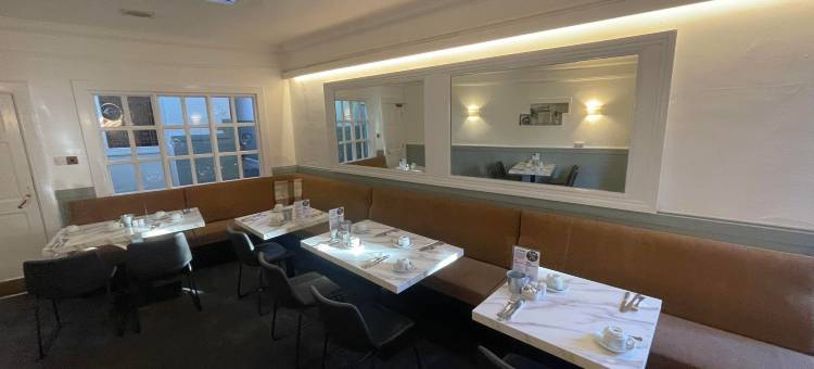 艾尔利阿姆斯酒店(Airlie Arms Hotel)图片