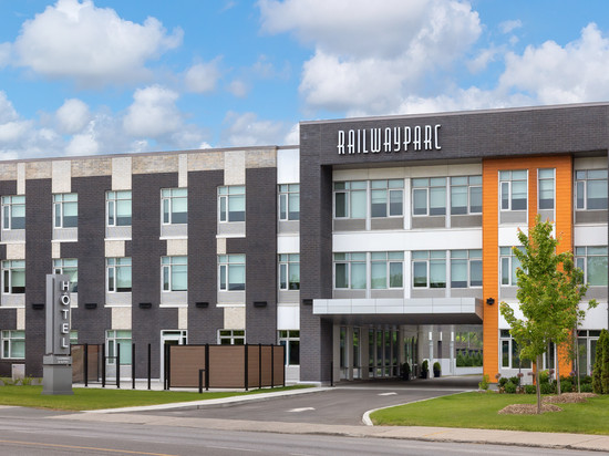 蒙特利尔铁路公园, 希尔顿启缤精选酒店