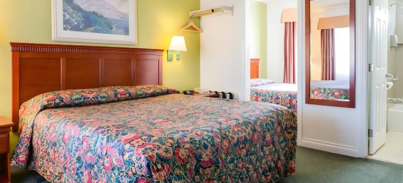 雷东杜套房酒店(Redondo Inn and Suites)图片