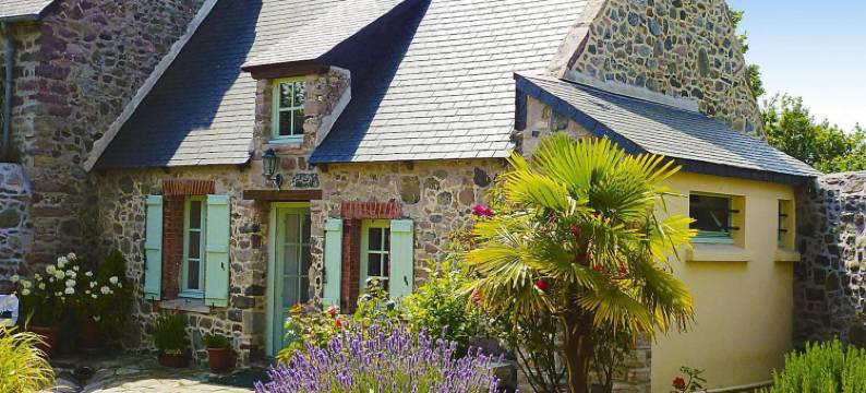 Stone House in Plurien near Sandy Beaches图片