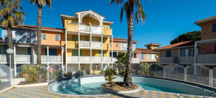 Beachside Apartment with Pool图片