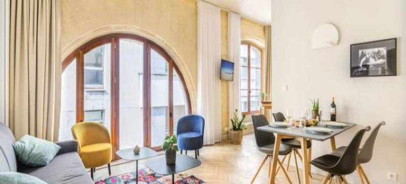 Beautiful Bright 4-Person Apartment Center图片