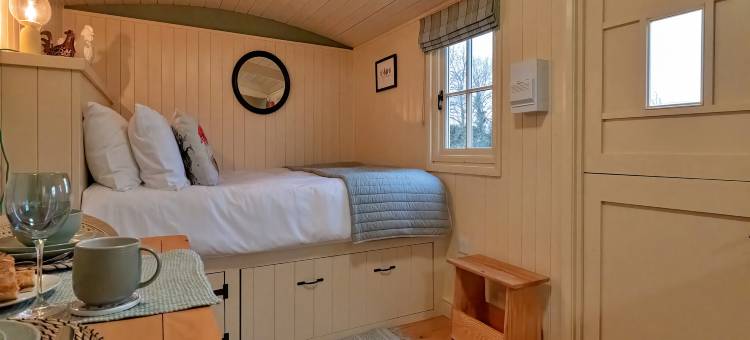 Shepherd's Hut near Cotswolds & Sky Dive Fun图片