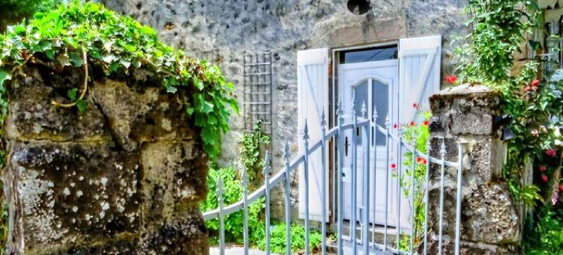 Cottage in Auvergne near Puy Mary图片