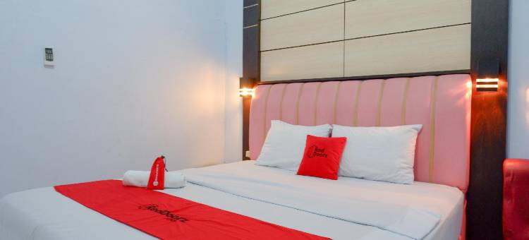 红多兹Plus伊斯兰酒店-近北加浪岸站2号(RedDoorz Plus Syariah Near Stasiun Pekalongan 2)图片