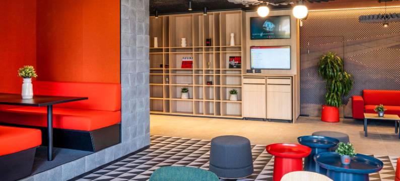 宜必思巴塞罗那维拉德塞斯机场酒店(Ibis Barcelona Aeropuerto Viladecans)图片