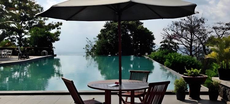 沙拉笛加埃莫里克萨里布普提酒店(D'Emmerick Salib Putih Hotel Salatiga)图片