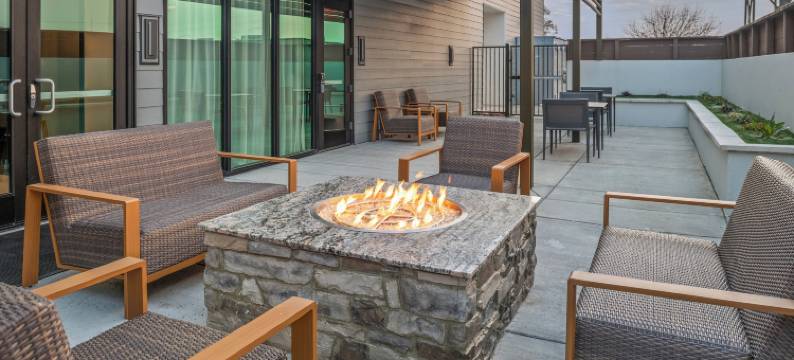 万豪万怡酒店伍德兰德(Courtyard by Marriott Woodland)图片