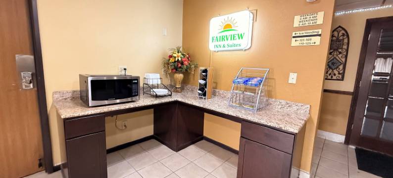 怀特沃特速8酒店(Fairview Inn & Suites Whitewater)图片