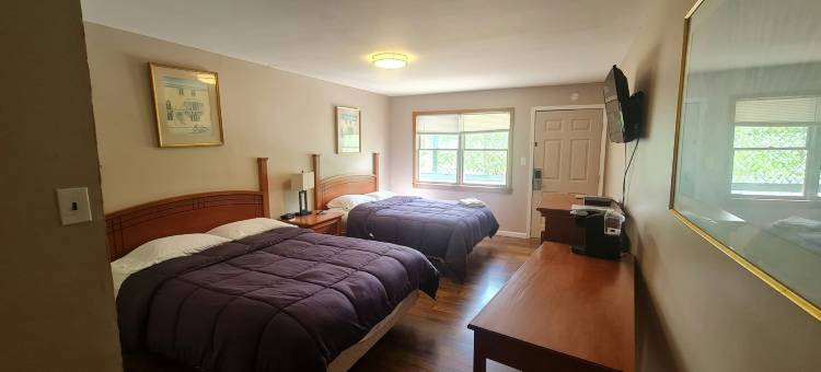 OYO东斯特劳兹堡波科诺斯的Werry's小屋汽车旅馆酒吧(Werry's Cottages Motel & Pub by OYO East Stroudsburg Poconos)图片