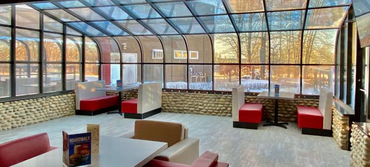 怀特考特温德姆华美达酒店(Ramada by Wyndham Whitecourt)图片