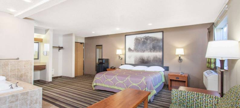 里奇兰兹-克莱普尔山地区温德姆速8酒店(Super 8 by Wyndham Richlands/Claypool Hill Area)图片