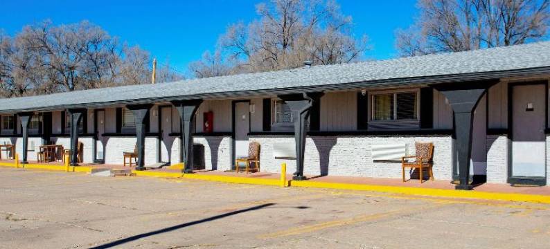 罗德威套房旅馆(Rodeway Inn & Suites Raton)图片