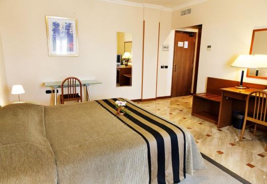 Hotel Palace 2000 Hotel Overview