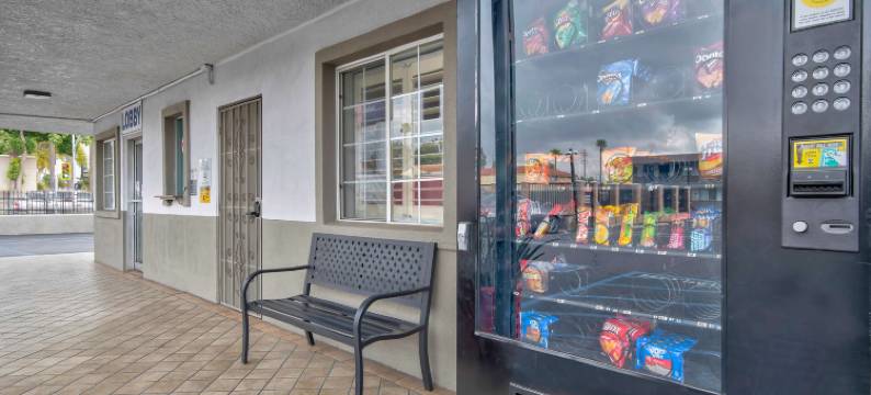 加利福尼亚圣贝纳迪诺 6 号开放式套房酒店(Studio 6 Suites San Bernardino, CA)图片