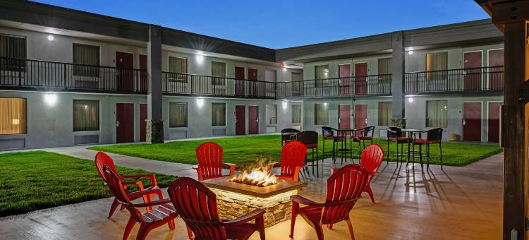 OYO 威尔克斯伯勒421号公路酒店(Red Roof Inn & Suites Wilkesboro)图片