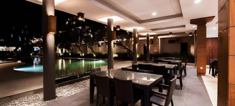 苏里亚肯卡纳海边酒店(Surya Kencana Seaside Hotel)图片
