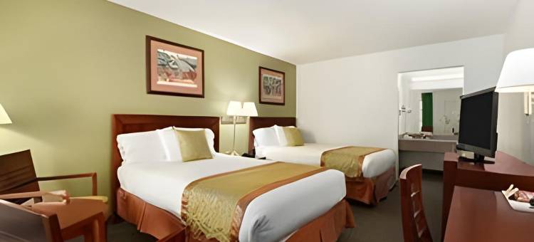 庙台-坦帕北华美达酒店(Ramada by Wyndham Temple Terrace/Tampa North)图片