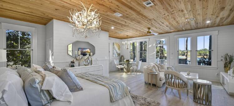 ★Luxuriously Romantic One-Of-A-Kind Treehouse w/Canoe, Fire Pit and More★图片