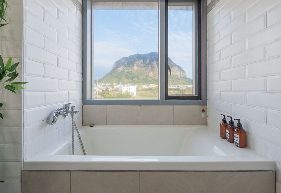 Lucid M Hotel Overview