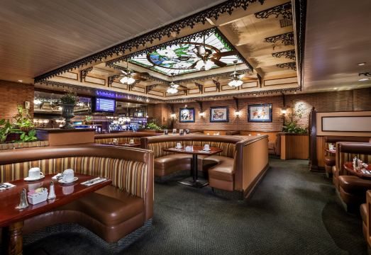 Four Queens Hotel and Casino Hotel Overview