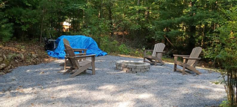 Hot Tub and Cozy Deck - Charming Log Cabin Retreat图片